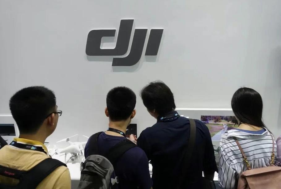 这是逼着美国人走私了。

美国FCC（联邦通信委员会）不允许其他国家制造的无人机