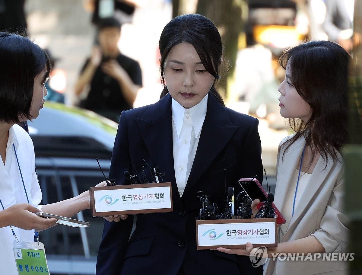 韩国法院结束前第一夫人的庭审，金建希或被逮捕。

周二，韩国法院就前第一夫人金建