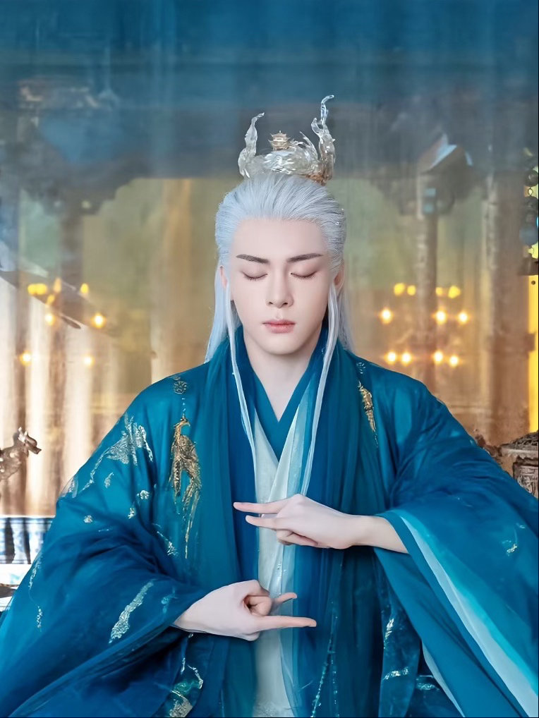 曾舜晞剧刚破万就晒腹肌曾舜晞双平台三部破万剧破万喜悦用腹肌分享，真的太直白可爱了