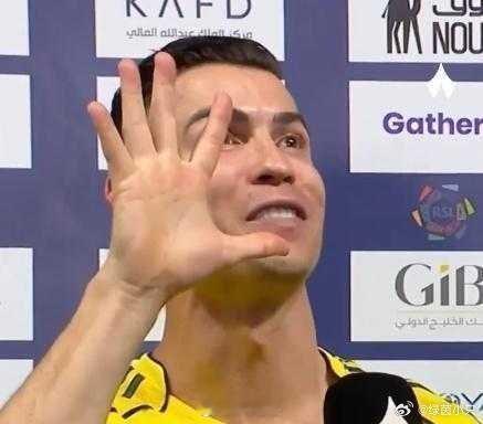 C罗霸气回应挑衅我有五个欧冠C罗霸气手势回击吉达国民球迷挑衅41岁的C罗在利雅得