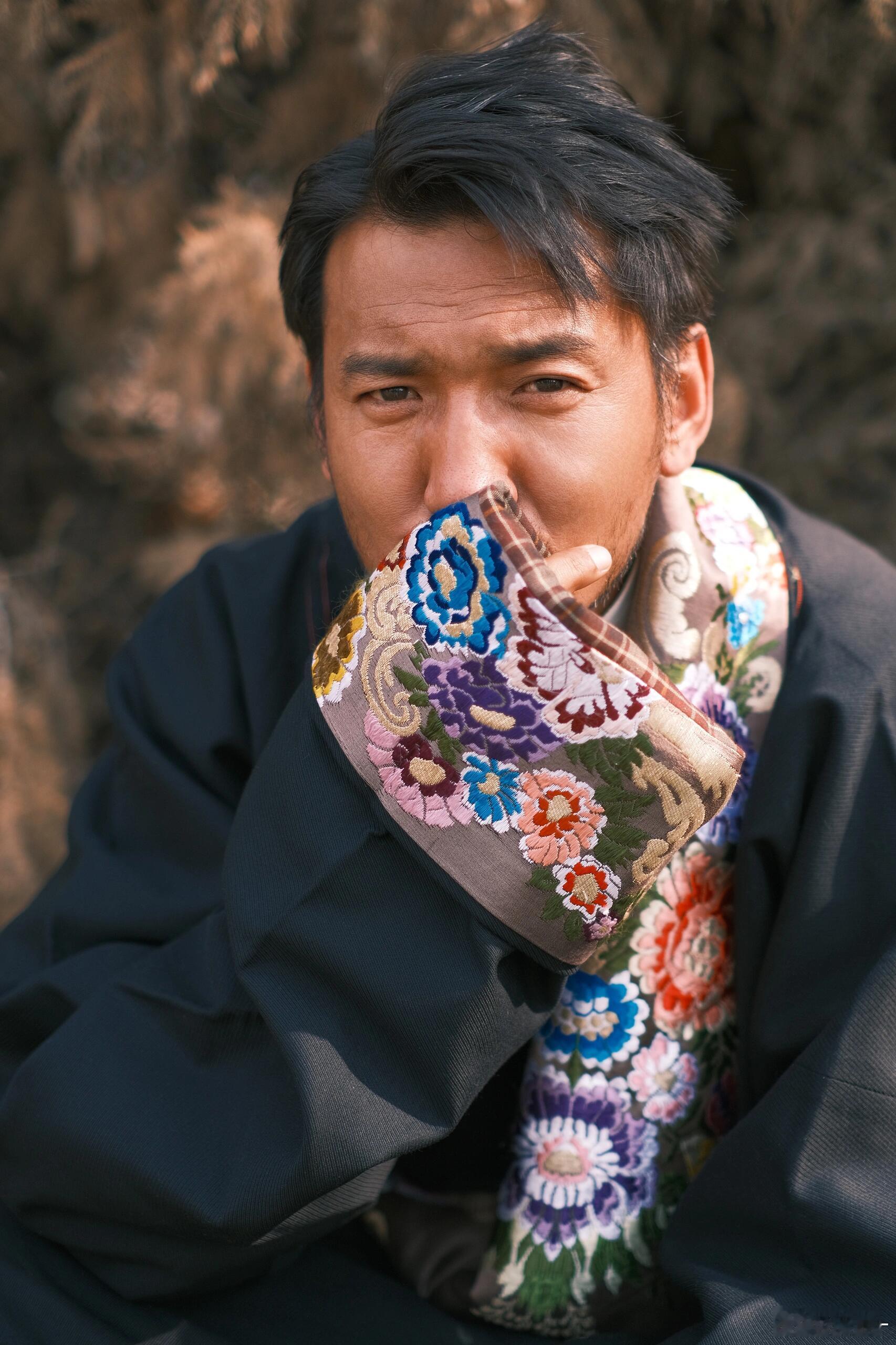 剧圈来了个影帝金巴 一位“慢”演员的快讯。 深耕电影、惜字如金的影帝金巴，突然官