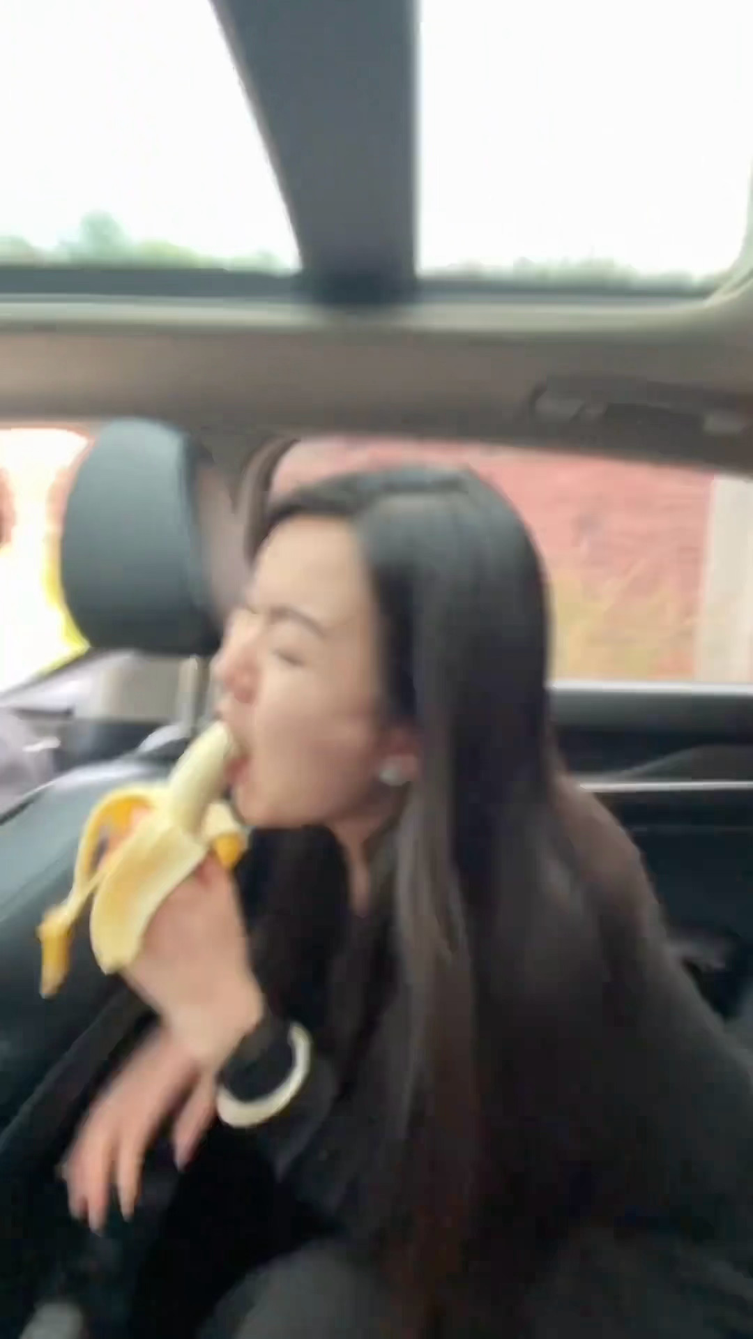 乘车时不要吃香蕉🍌