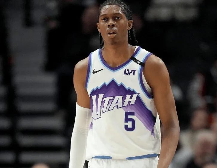 科迪威廉姆斯也算是在NBA历史漫漫长河中留下了自己的印记，生涯之夜可喜可贺！
爵