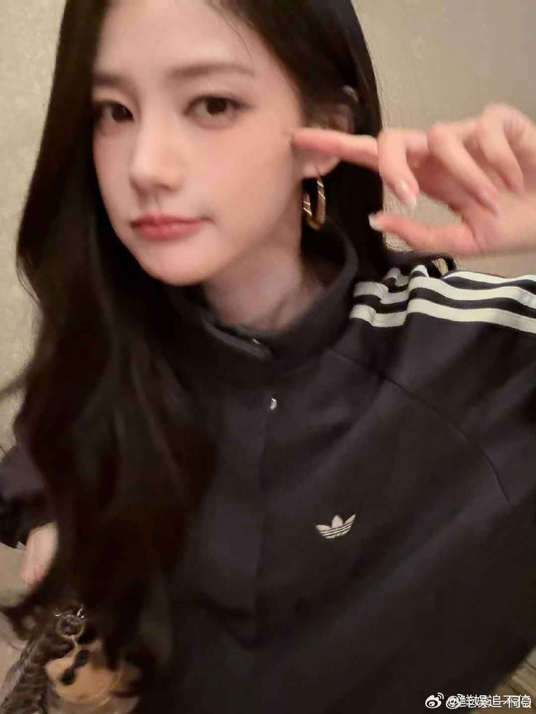 李一桐玩梗城里办事李一桐穿了城里办事外套李一桐玩了城里办事的梗李一桐穿了城里办事