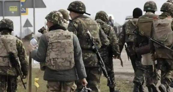 乌克兰可能已经没人可死了，有俄军士兵在打扫顿涅茨克康斯坦丁诺夫卡方向的战场时，发