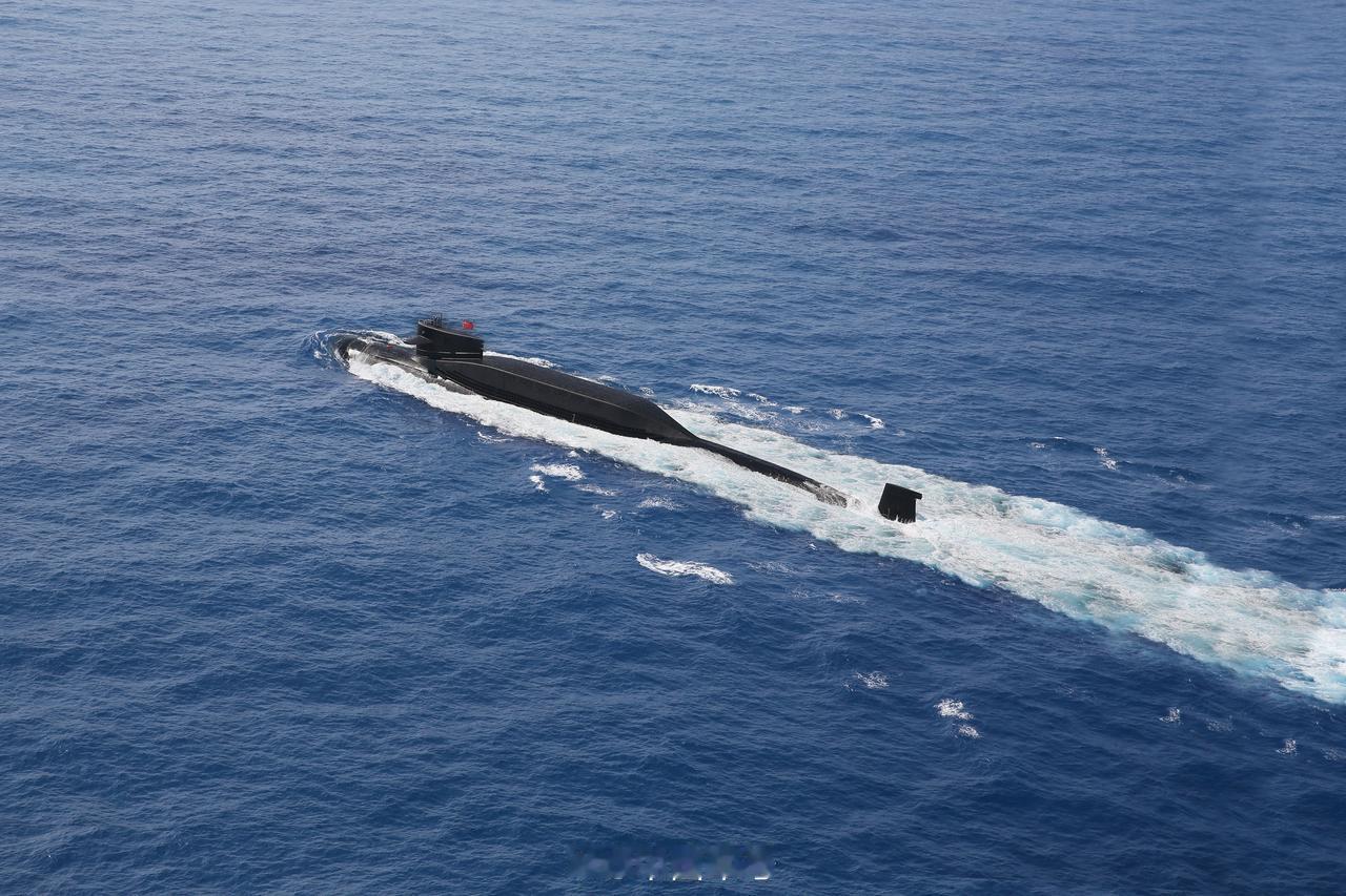 南部战区海军某潜艇支队赴某任务海域，开展实战化训练。我靠，居然是大黑鱼，二次核打