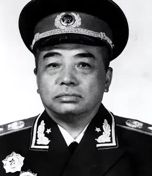 [微风]1974年元旦，彭德怀的健康状况急转直下，他已经完全瘫痪，无法自理。他似