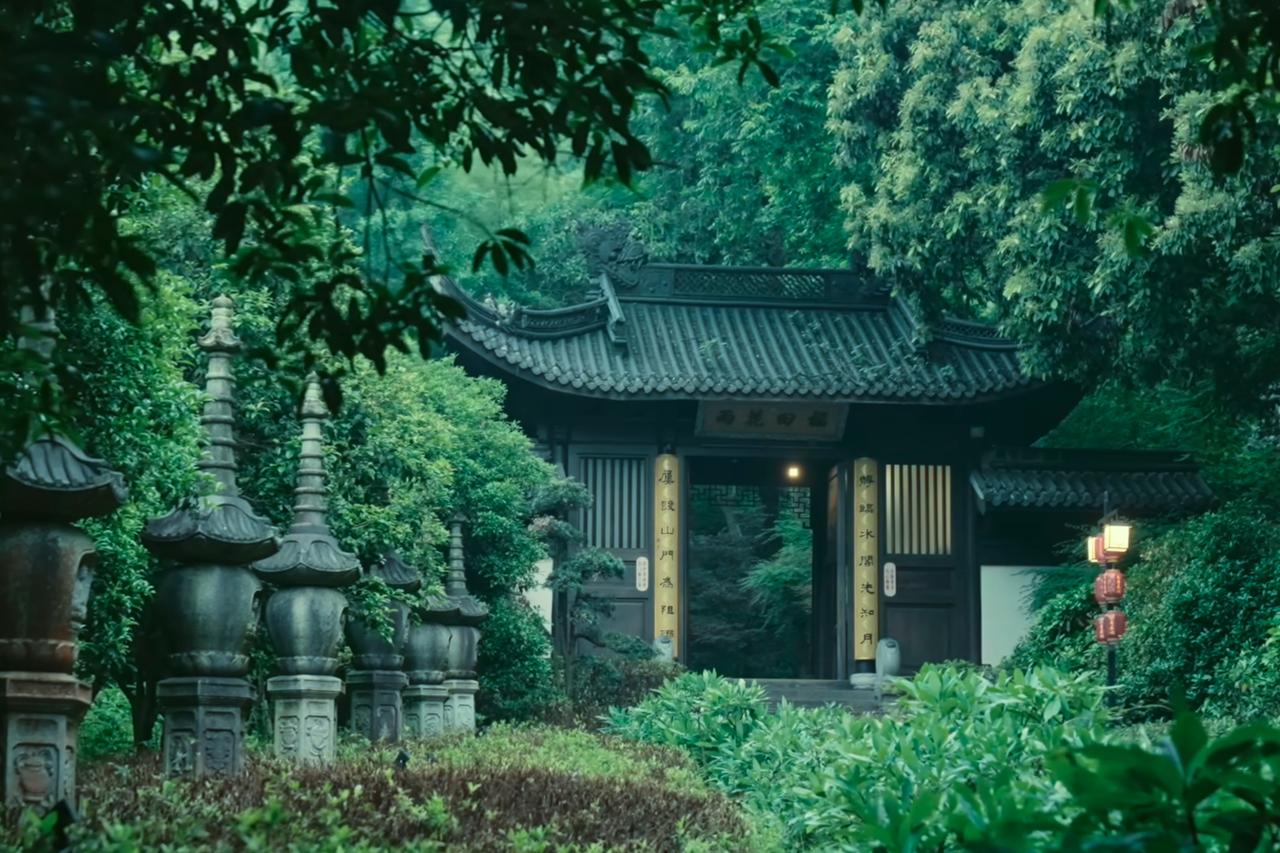 他简直是一个妙人。
自号“股息复投第一人”。
在义乌做生意，没准是个老乡。
他有