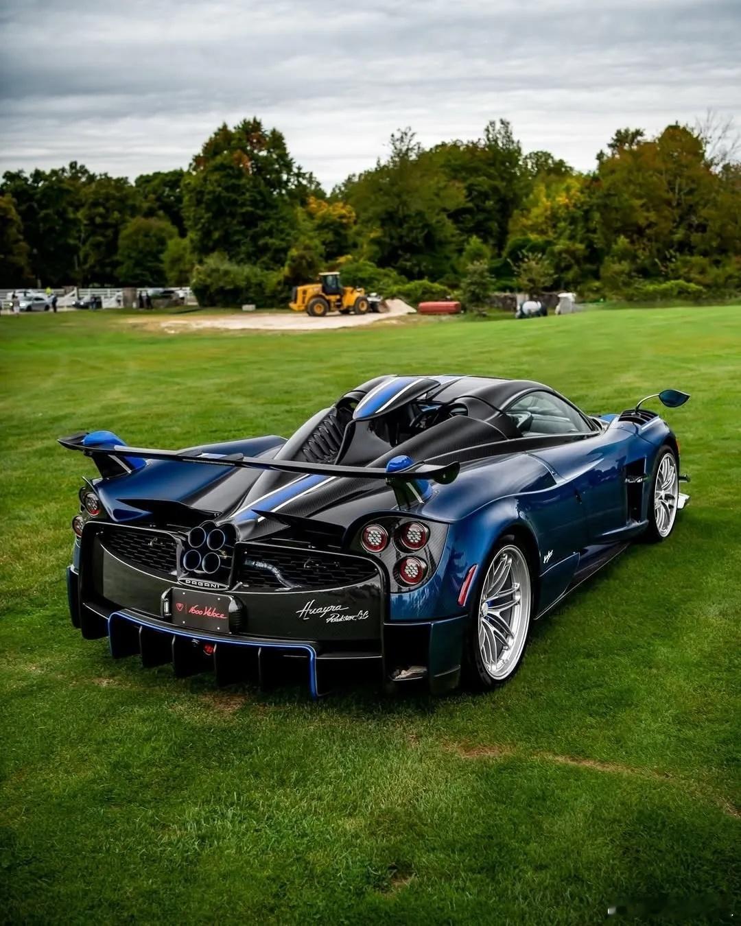 帕加尼Huayra BC，超跑艺术代表。6.0升V12爆789马力，碳纤车身12