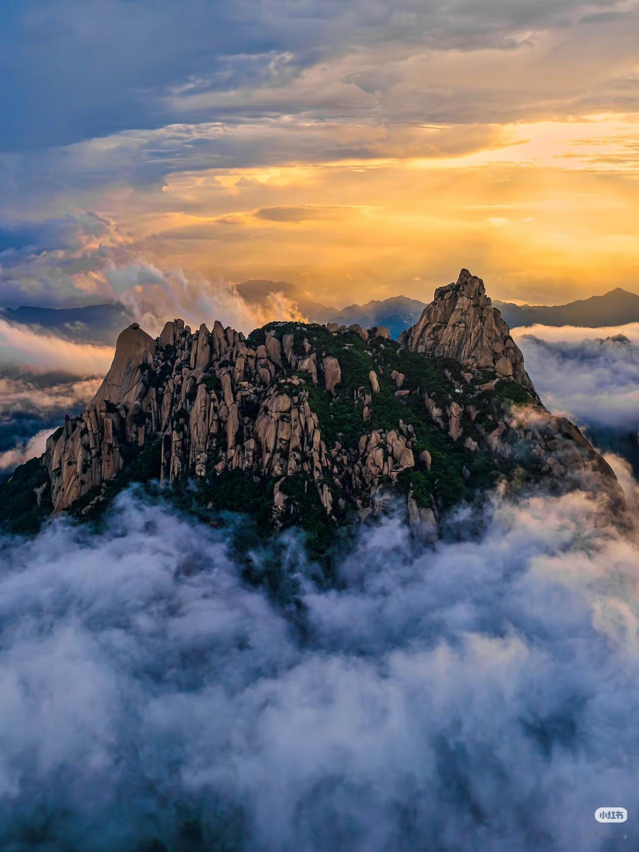 李白没骗人❗️这里不输黄山
🏔️在奇峰耸立的云雾缭绕间
仿佛是大自然最得意的画