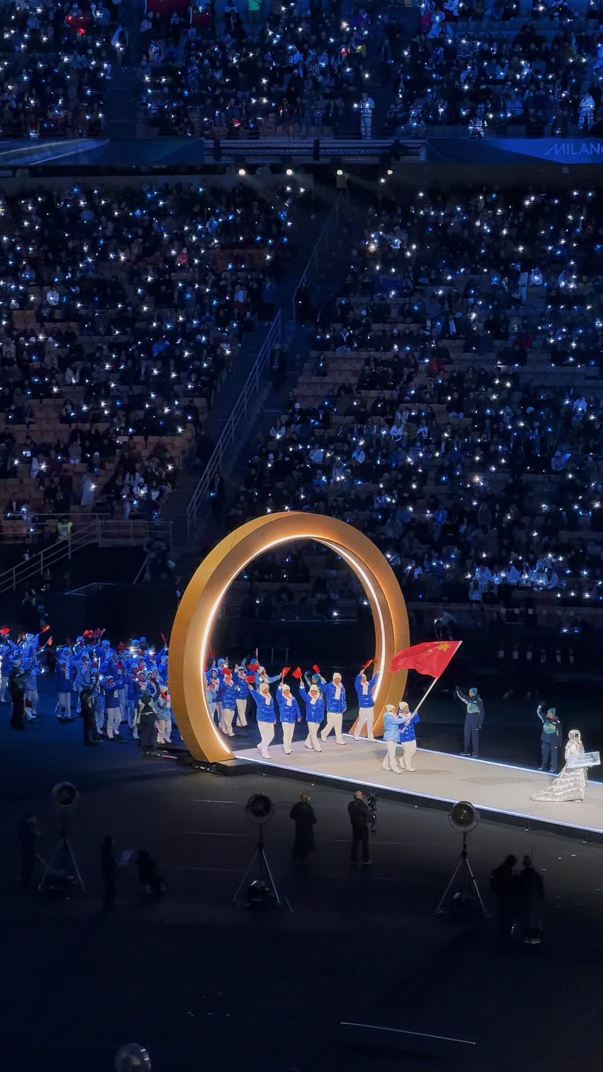 全民聊冬奥 蓝外套白围巾，还真是好看啊 