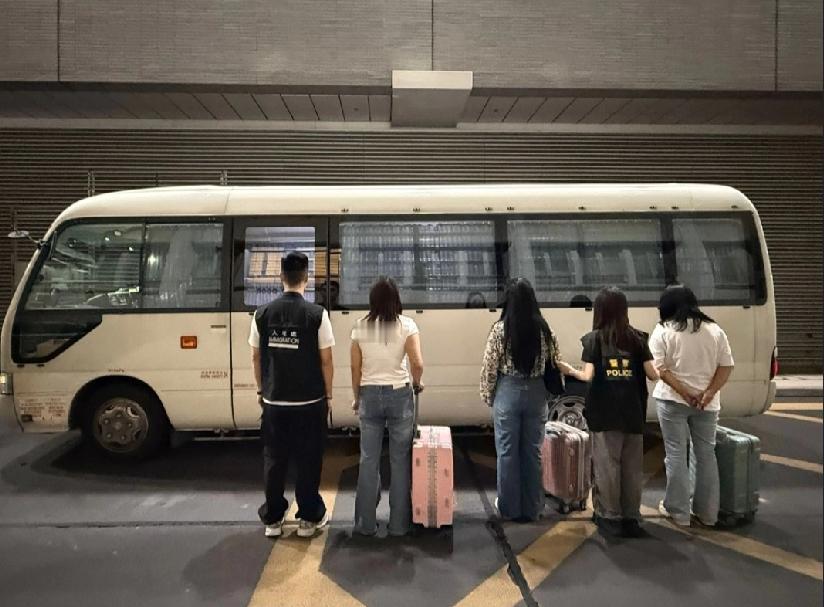 香港湾仔警区特别职务队联同相关部门，根据线报及深入调查后，周四（23日）下午在区