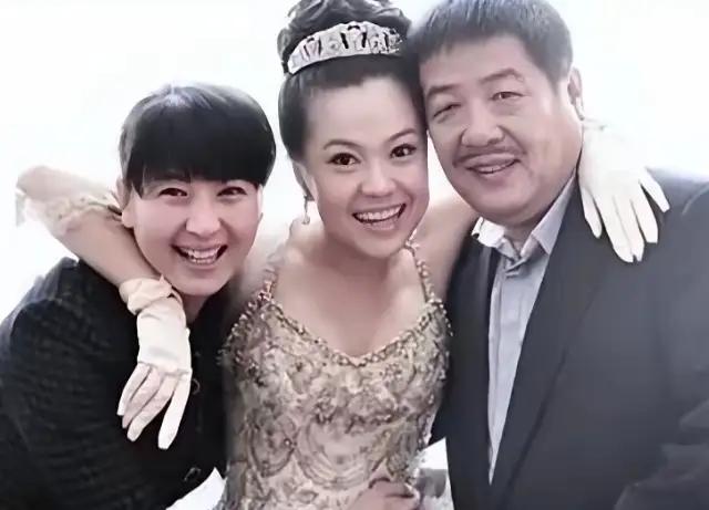 不查不知道！闫学晶的女儿林傲雪、儿子林傲霏，同父不同母竟都是中戏毕业！
我之前还