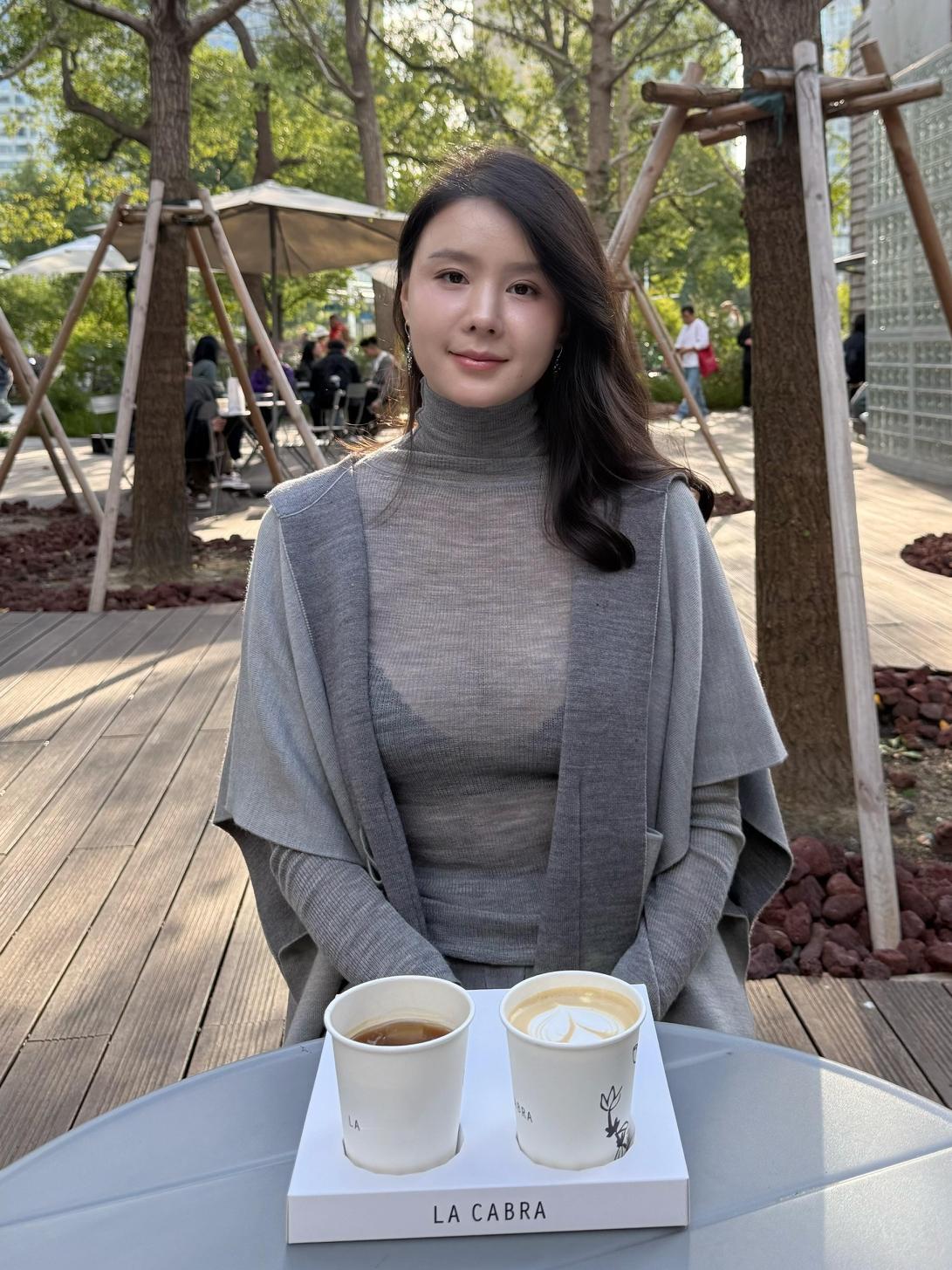 只要天气好，
一定会逛公园。
碰巧去了上海的咖啡节，
走马观花地看了一圈什么也没