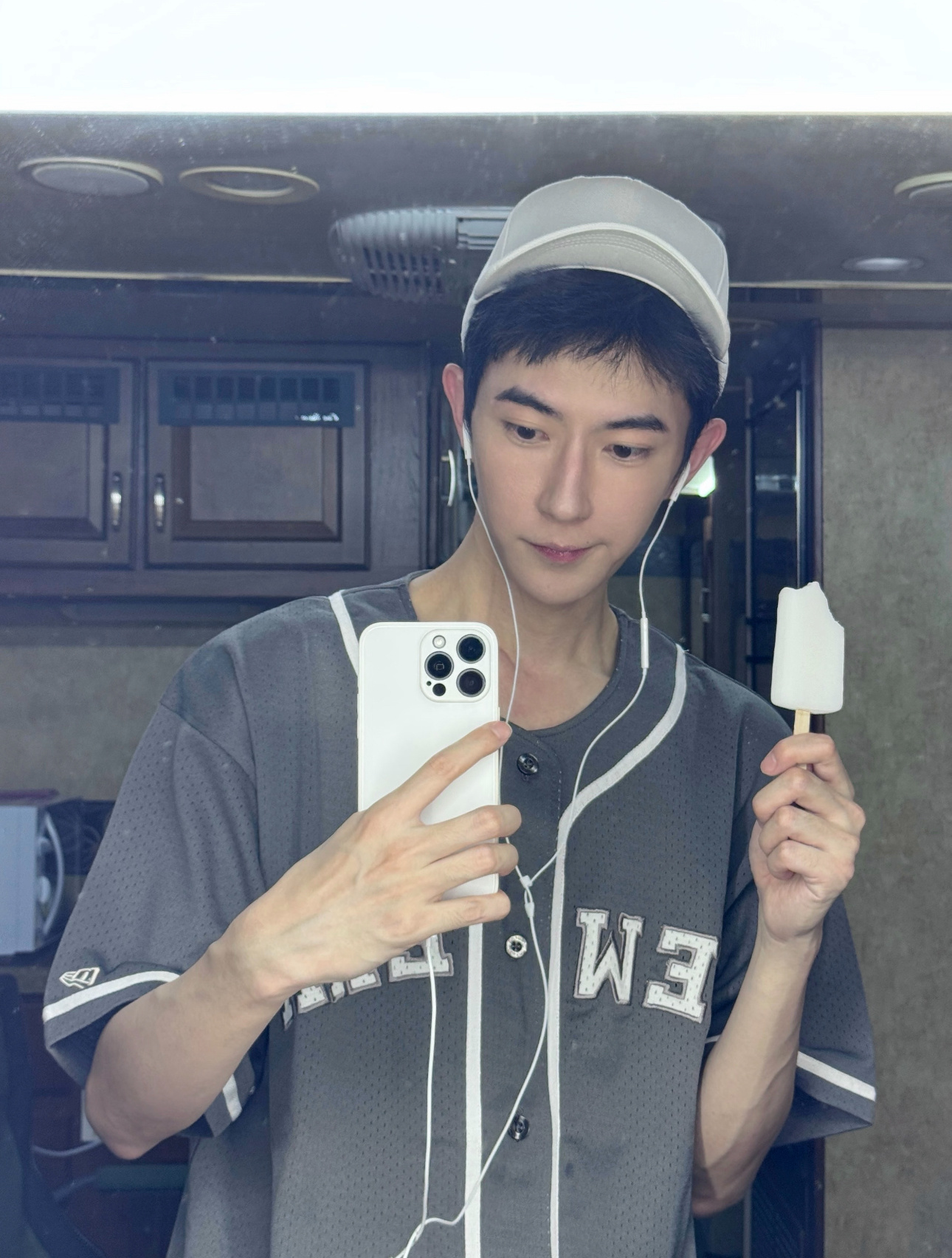 你太耀眼了，下辈子做个平凡普通的男孩子好吗？ ​​​