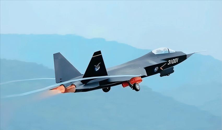 拒绝购买中方歼-35？沙特考虑买美国F-35，不料却遭胡塞武装当头一棒。2025