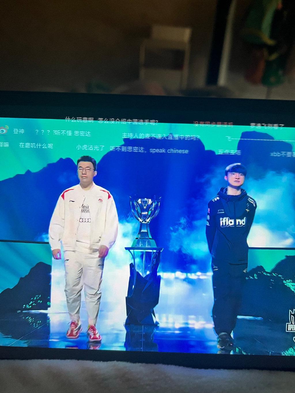 Rise响彻S13总决赛赛场！五年前的主持人，五年前的Rise真就是仁川五年是吧