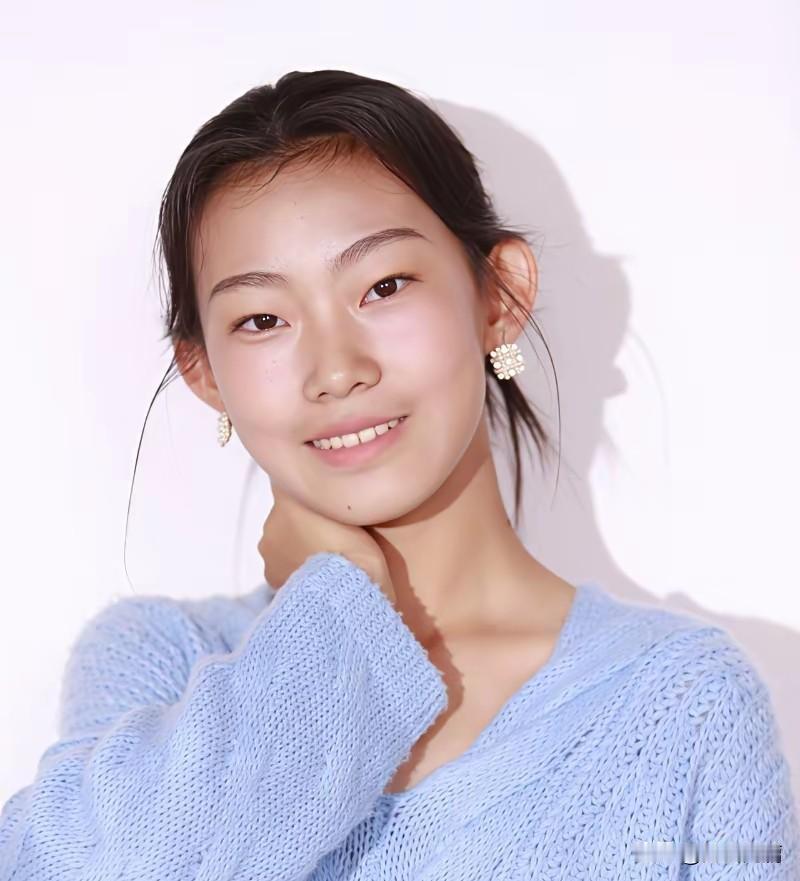 不愧是文化人，给孩子起名字起的太好了。

丁健&许戈辉的女儿，名字叫丁如许，取父