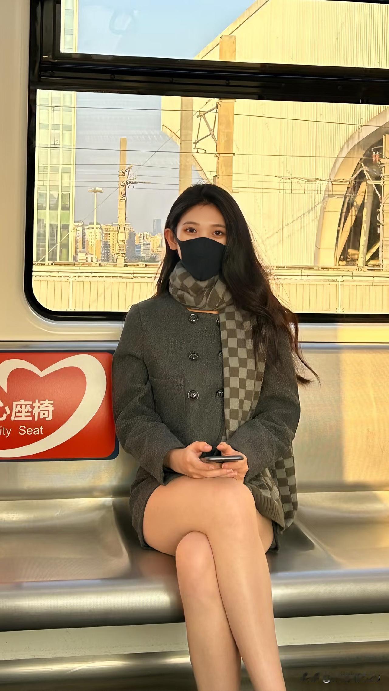 办公室奇谈：怕冷？不存在的！

今早吃饭时，大姐们围坐在一起，宛如开展一场小型学