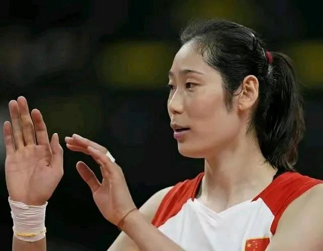 热烈欢迎朱婷回归国家队，朱婷的回归就是取得奥运会门票的希望。建议朱婷不要理会个别