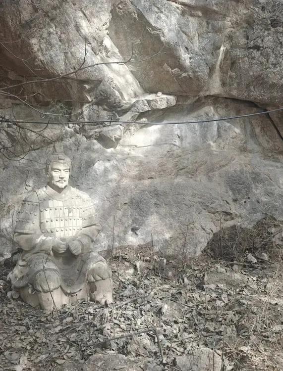 荒郊野外发现了一尊兵马俑，该怎么办？