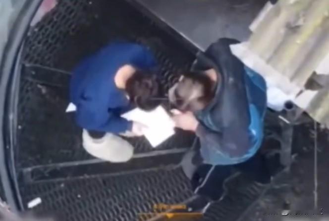 那么战争的意义何在 此前发布的那个哈尔科夫沃尔昌斯克一家庭用手写纸与俄罗斯无人机