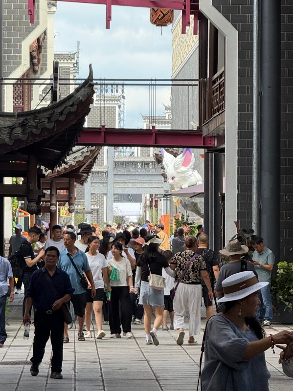 湖南这座古城换新开业了张家界大庸古城焕新开业AR智慧导览全覆盖，网红观景台、打卡