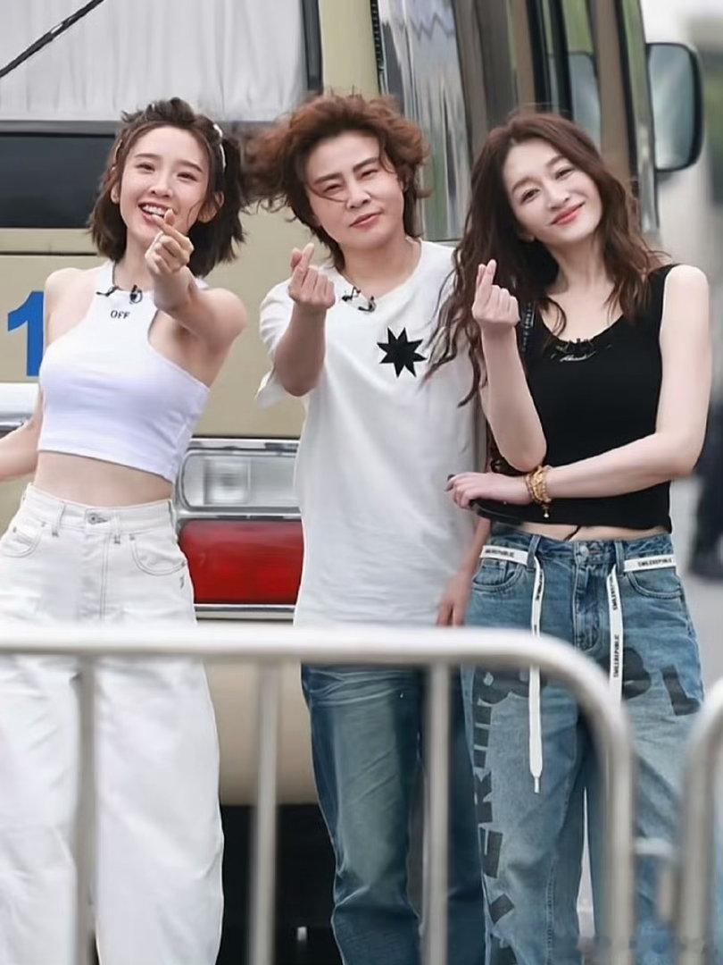 李小冉队857票 857票，李小冉队这成绩稳了。从排练时的手忙脚乱到舞台上的完整