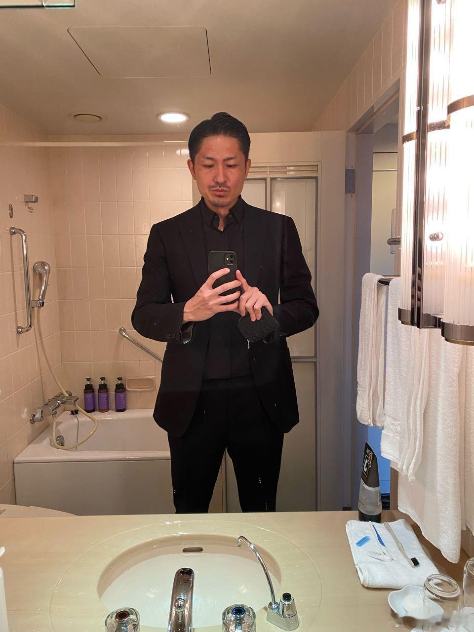 好久没有穿西装了🤵‍♀️咋样？[酸]yoyo浅井悠佑[超话]  ​​​