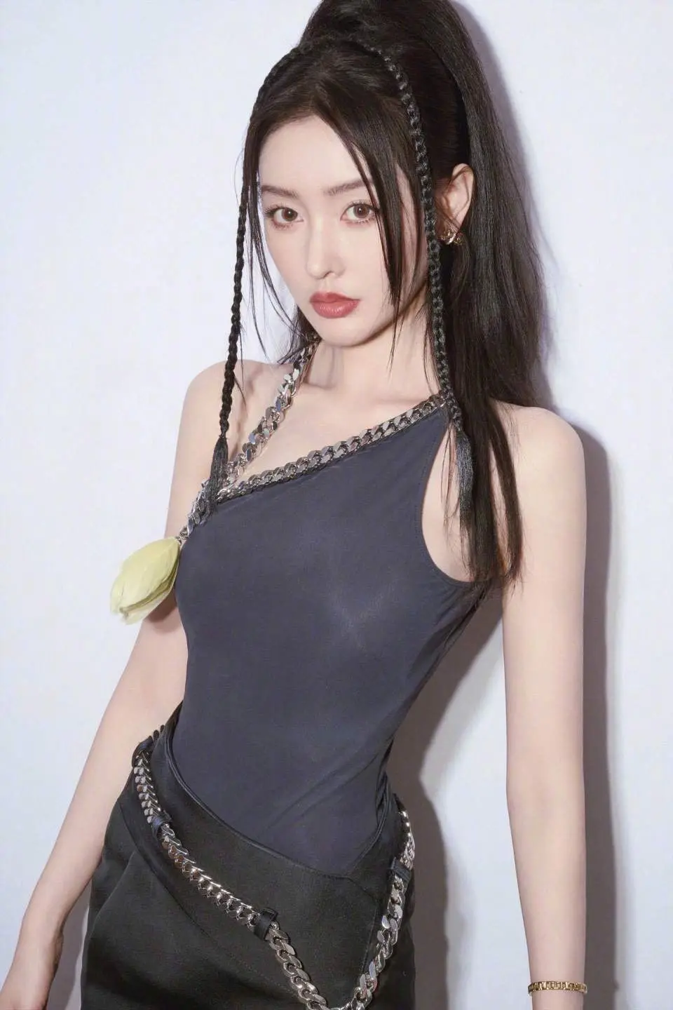张天爱。