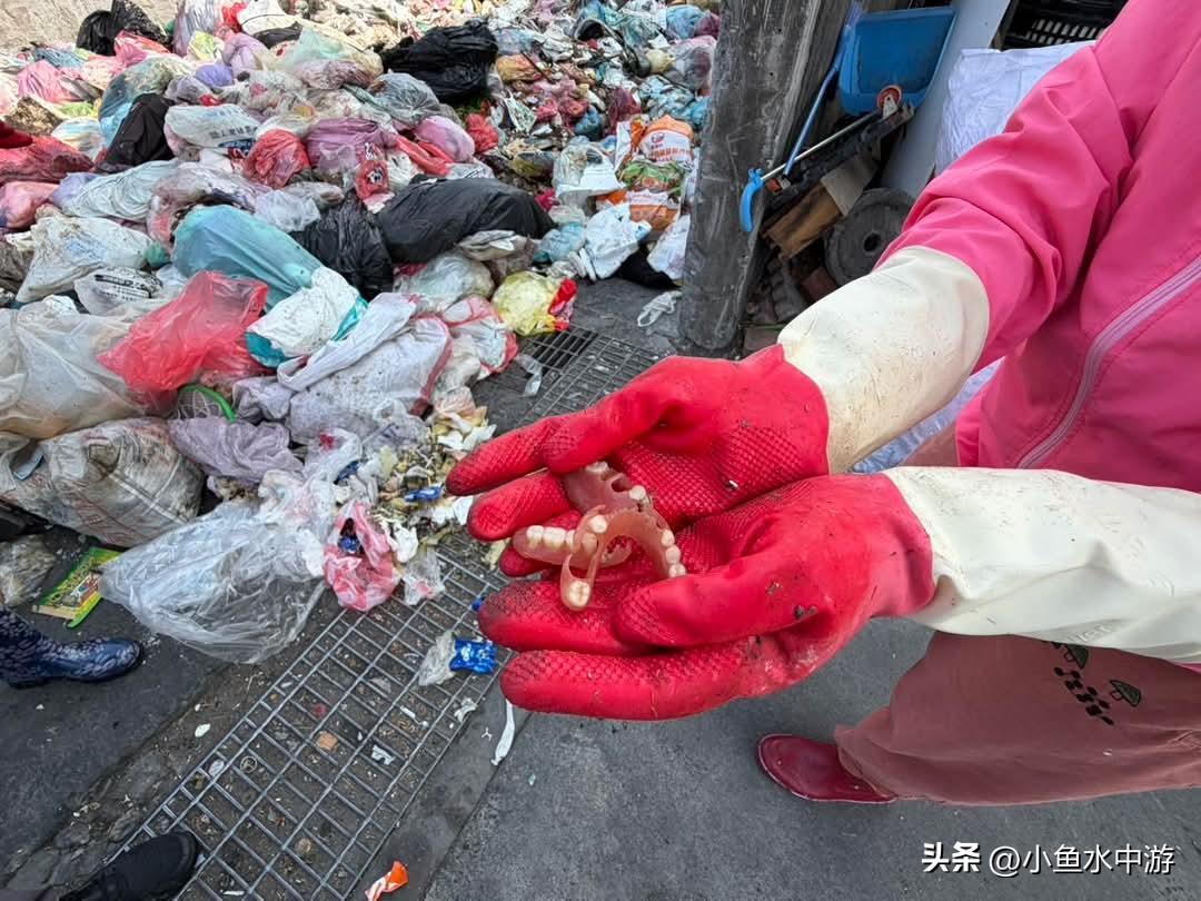 超级任务！中国台湾地区彰化田中有位75岁的洪女士，上周六吃完玉米，剥完皮急着丢垃