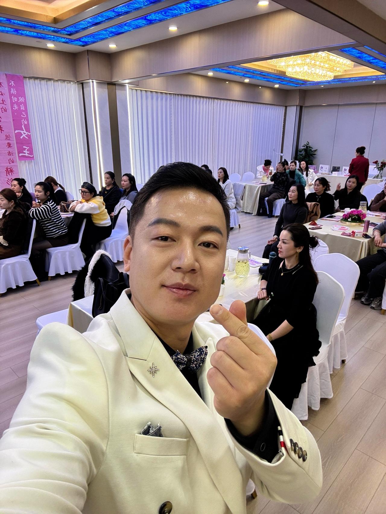 主持人 活动主持