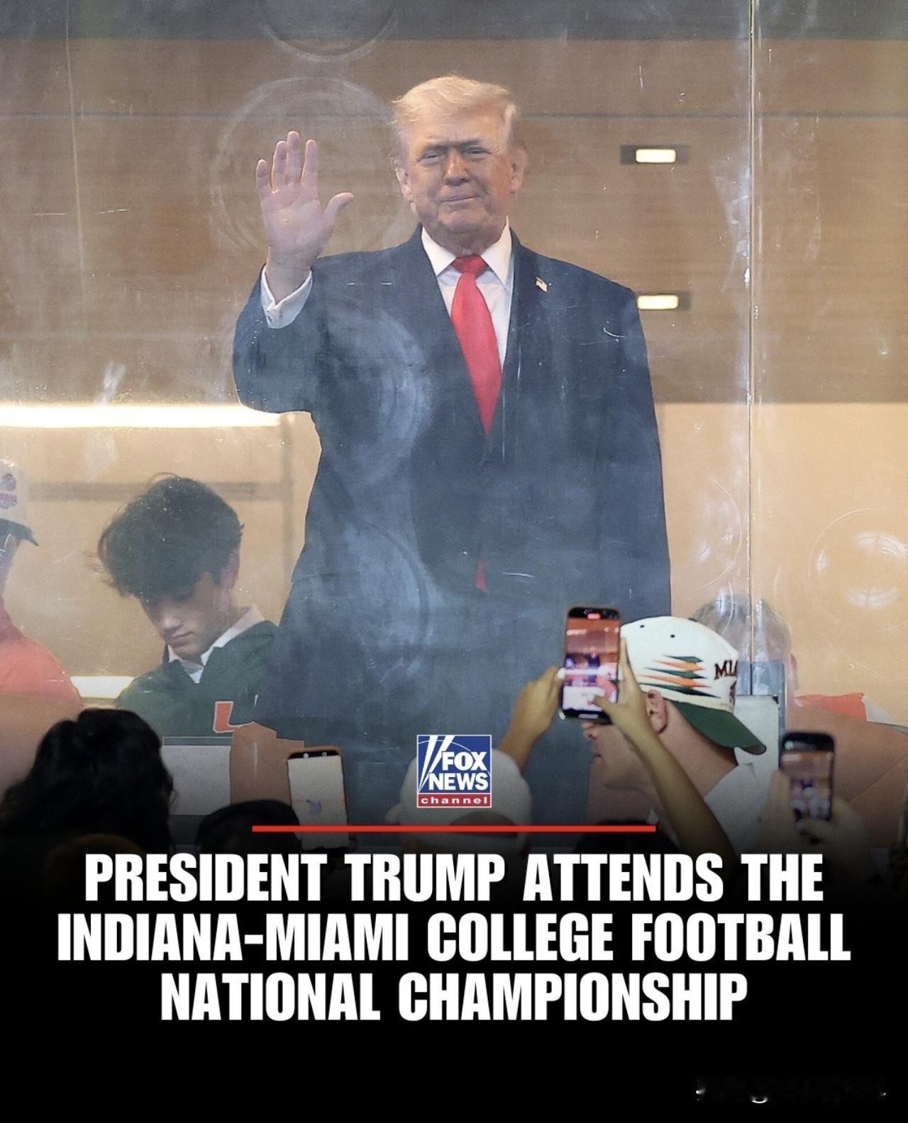 川普与长女伊万卡和长孙女凯•特朗普抵达硬石球场，参加印第安纳州和迈阿密之间的大学