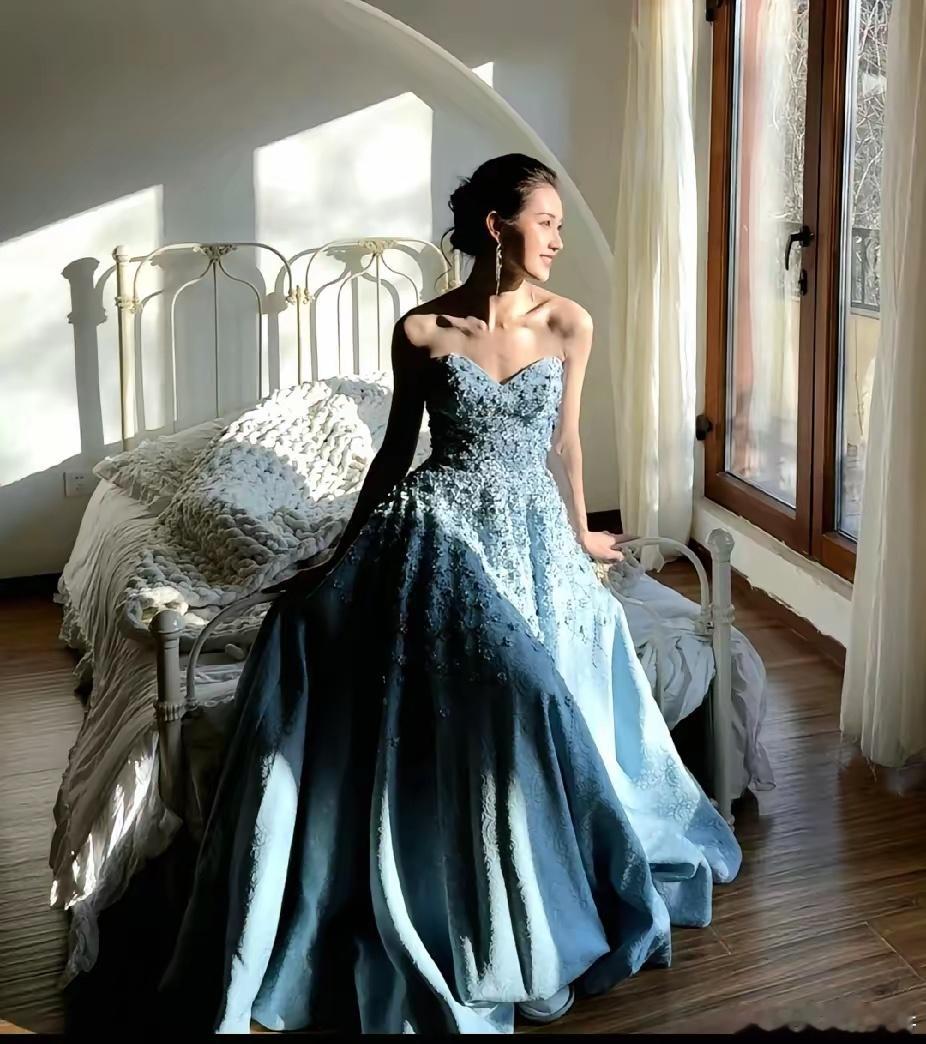 郭宇欣参加国剧盛典的造型终于出来了，不过看她这个状态，工作室确定没发错吗？这怎么