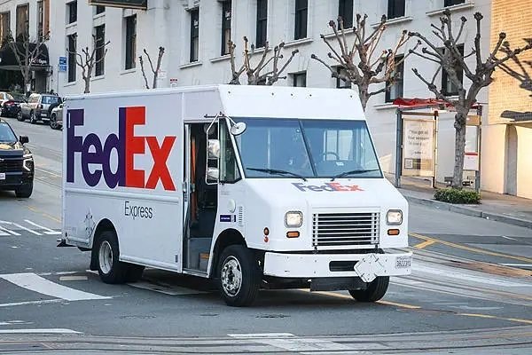 【#联邦快递起诉美国政府要求还钱#】当地时间2月23日，央视记者获悉，全球运输企