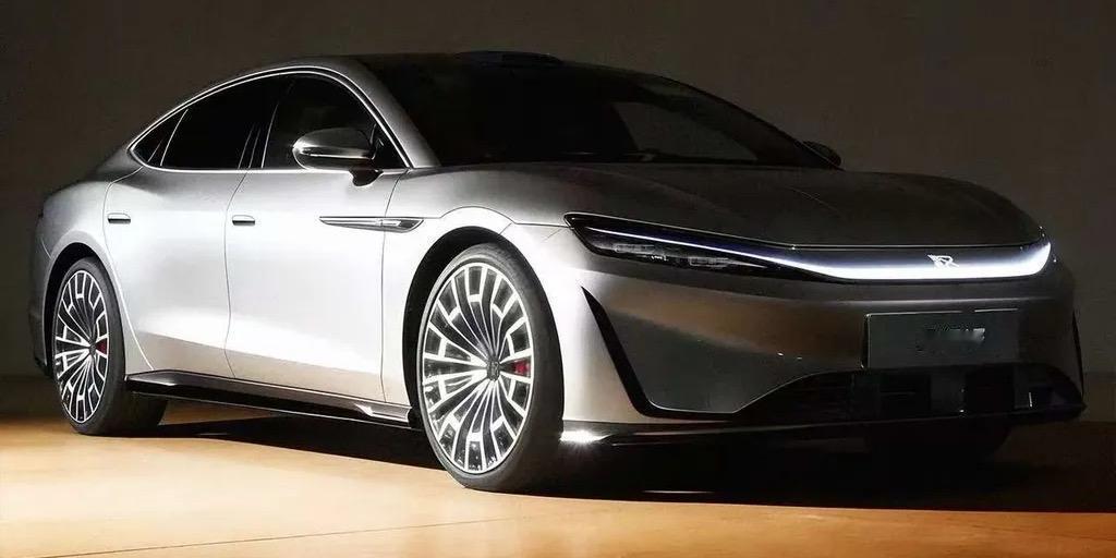 近日，比亚迪近日，比亚迪两款被称为“大汉”和“大唐”的新车伪装谍照在网络流传。据