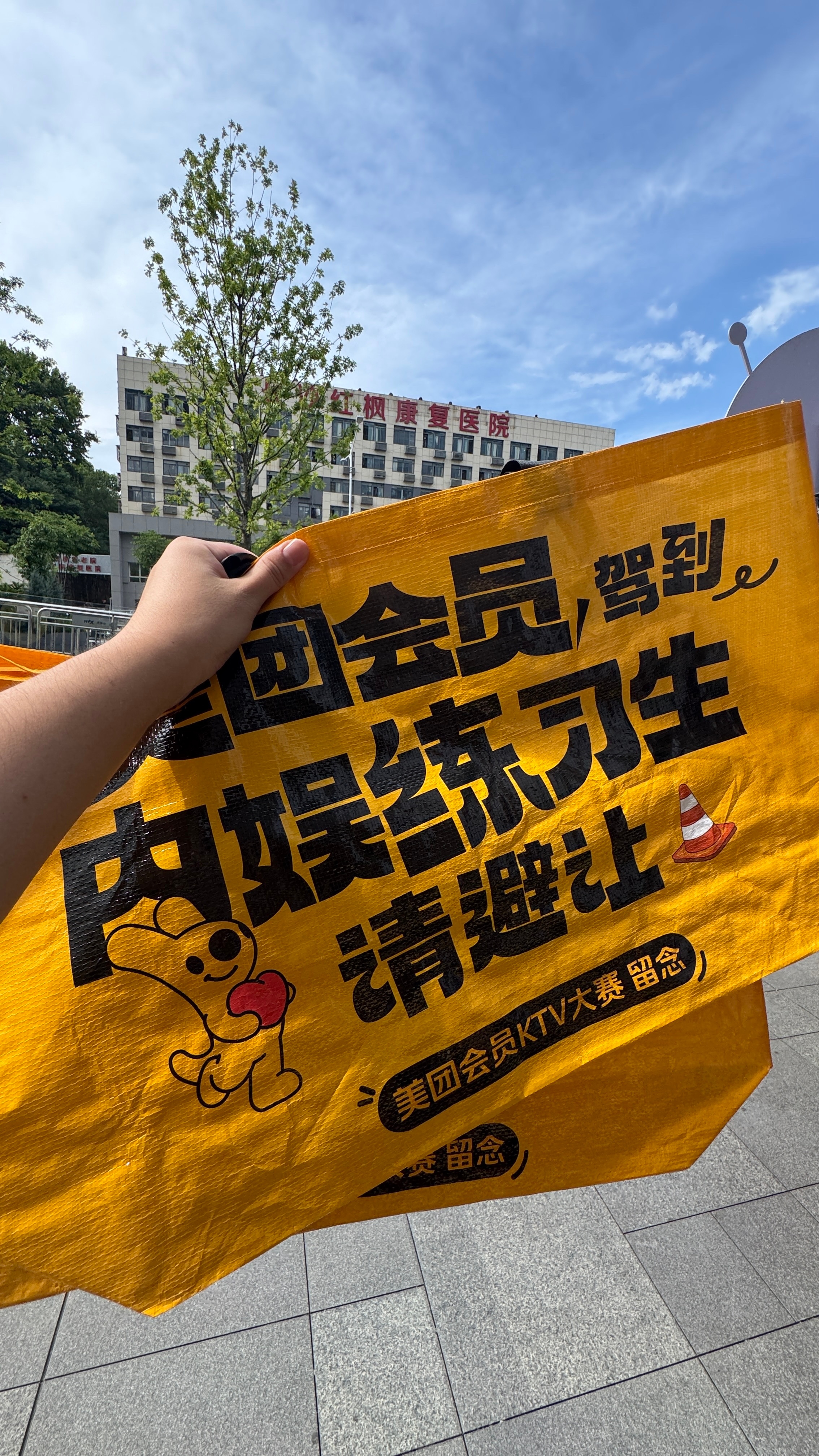 滔搏景诗长沙萧敬腾分腾美团会员KTV大赛氛围感拉满，成为美团会员既能线下围观歌手