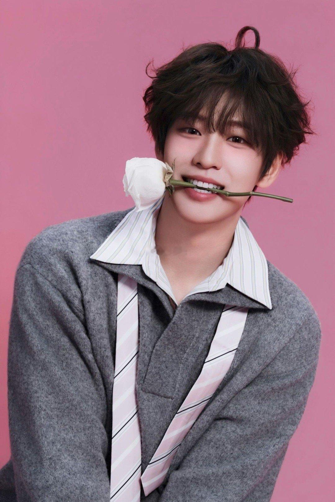 余景天官宣加入乐华正式成为乐华家族的一员，这份情人节礼物真的太惊喜，新歌同步上线