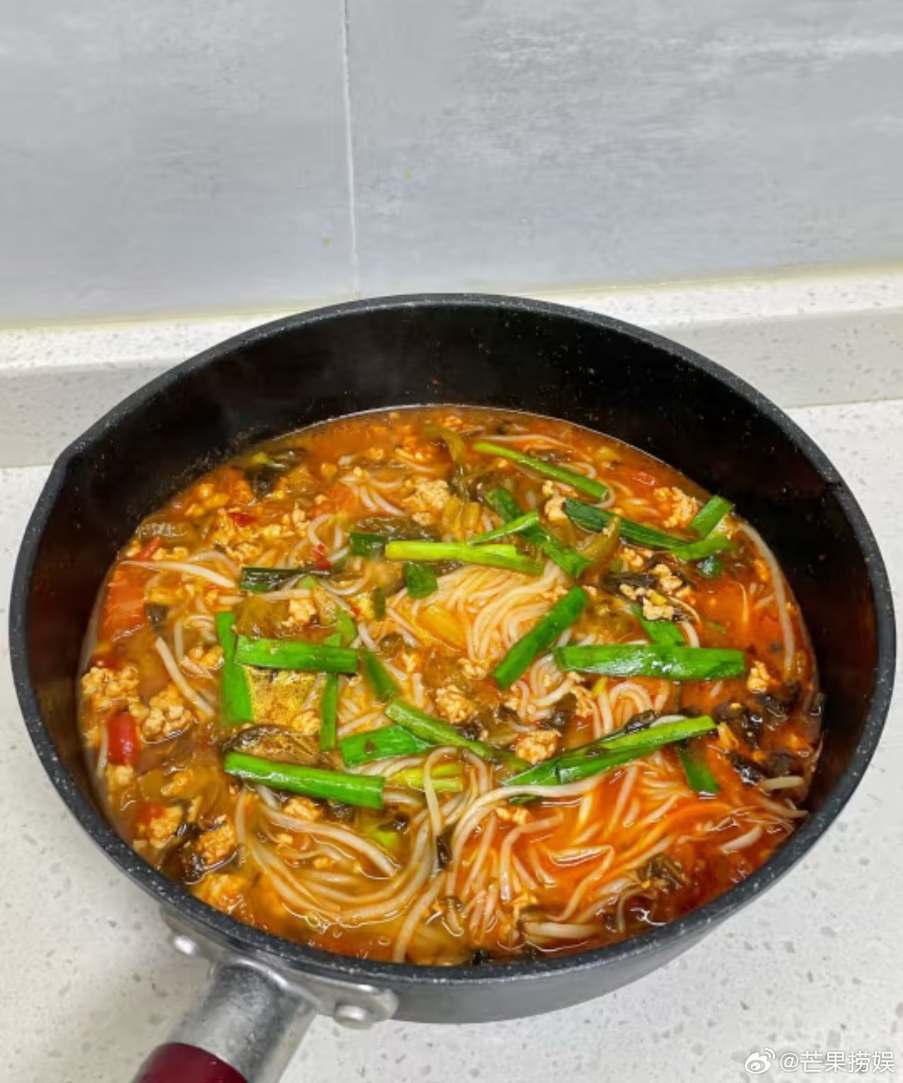 为什么过桥米线店越来越少了过桥米线主要是配料要需要很多，如果配料少一点点就感觉不