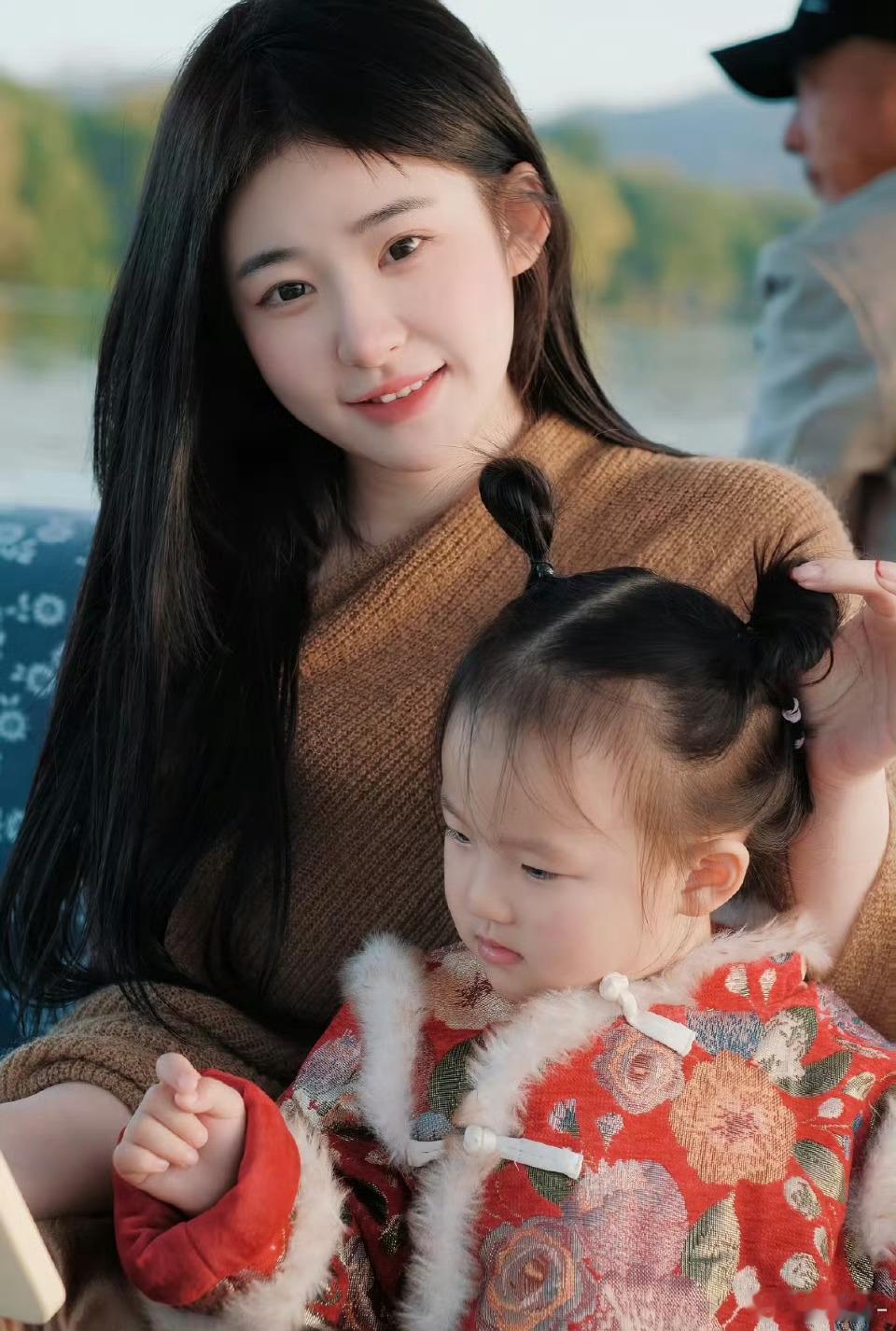 黄一鸣 孩子爸爸是个花心大萝卜黄一鸣说自己孩子很懂事，不怎么问爸爸的事情，如果问