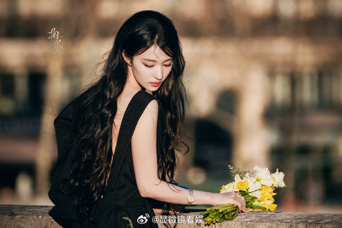 Dior群星于杜乐丽花园中享受春意李昀锐、王楚然赴约春日时尚盛会，秀场造型惊喜亮