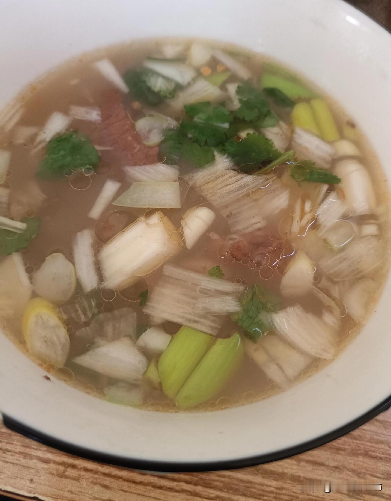 跟老公结婚以后没喝过羊汤
跟他结婚前也没喝过
	
因为他不喝，所以我俩从不去。