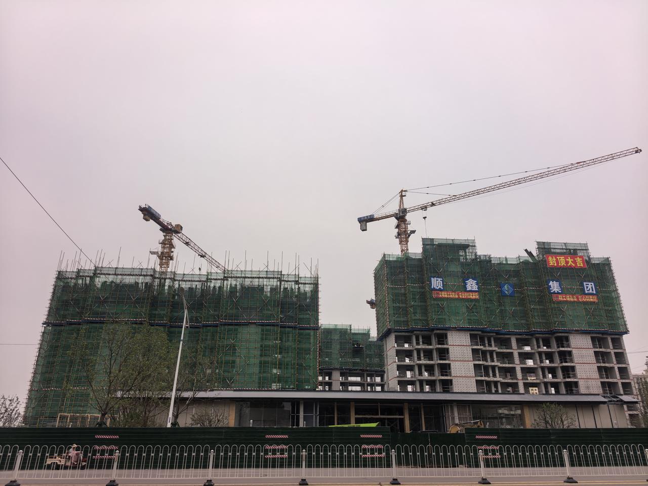 费县顺鑫江山壹品改了规划以后，立马封顶！
目前最高楼栋只有12+1，妥妥的改善楼