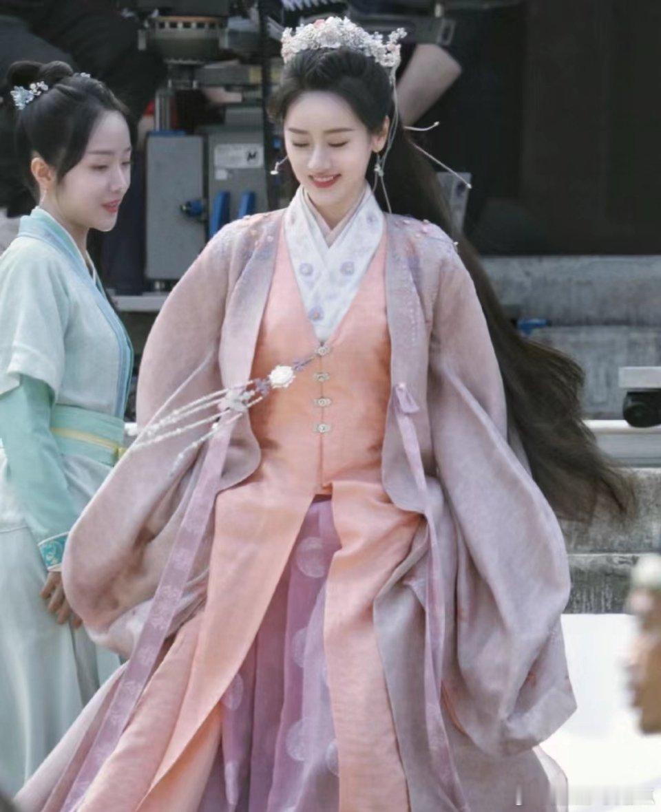 感觉袁冰妍真的是不太爱惜自己的羽翼，毕竟当初大家喜欢她的人还是不少的，觉得她演技