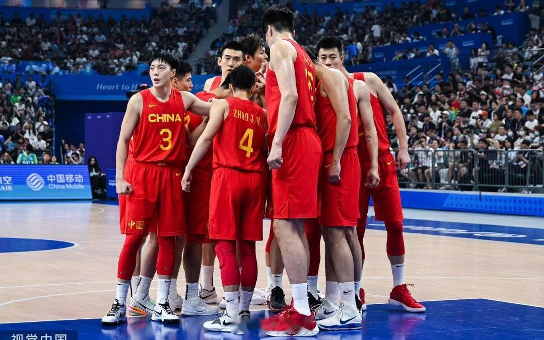 中国男篮亚运首秀来了！没有多位熟悉的老将，这次中国队以更年轻的阵容出征名古屋。首