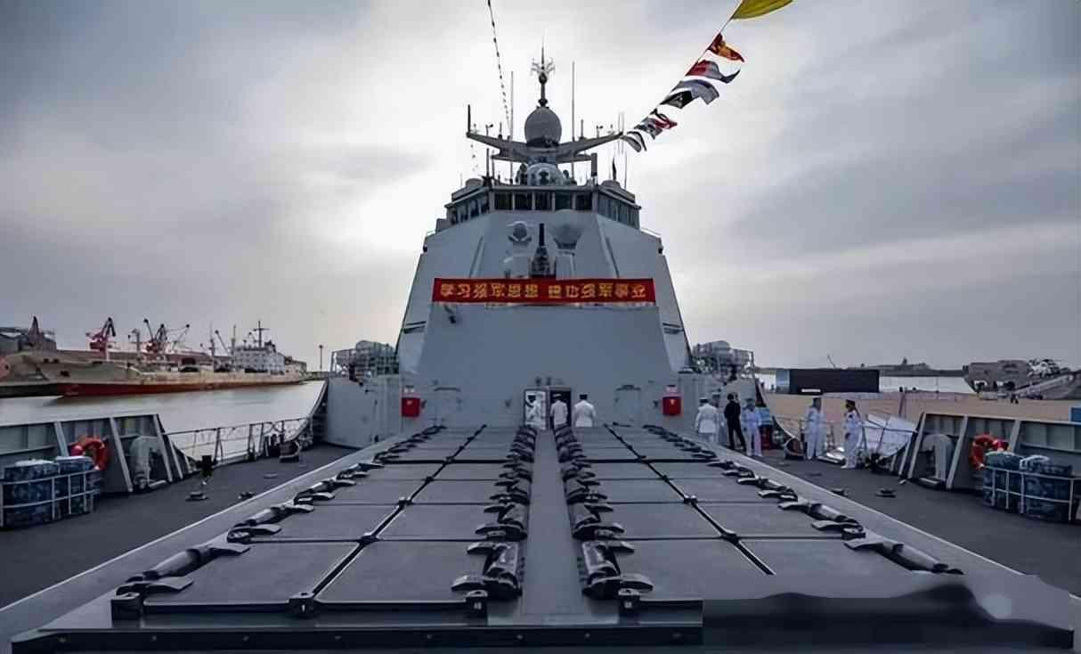 美国，为什么还不敢跟中国动手？德国的一位军事专家，把这层窗户纸给彻底捅破了，如今