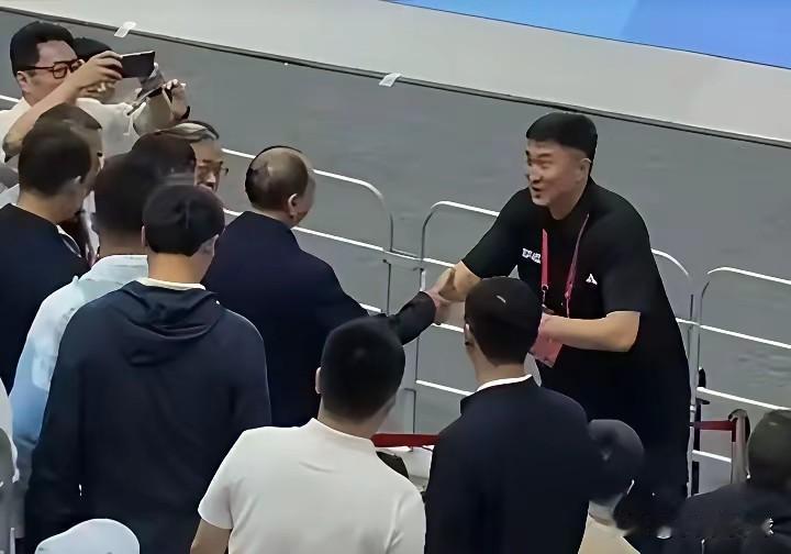 杜锋跨栏成功！全运会后直接升广东篮协书记

最新消息，广东队主教练杜锋升官了，之