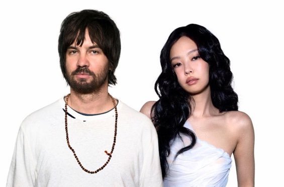 据HITSDD报道，Tame Impala & JENNIE 的《Dracula