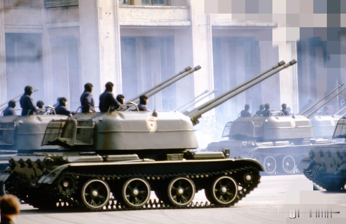 坦率的说，苏联军队谈不上喜欢战后装备的ZSU-57-2自行高炮（图1-4），其主