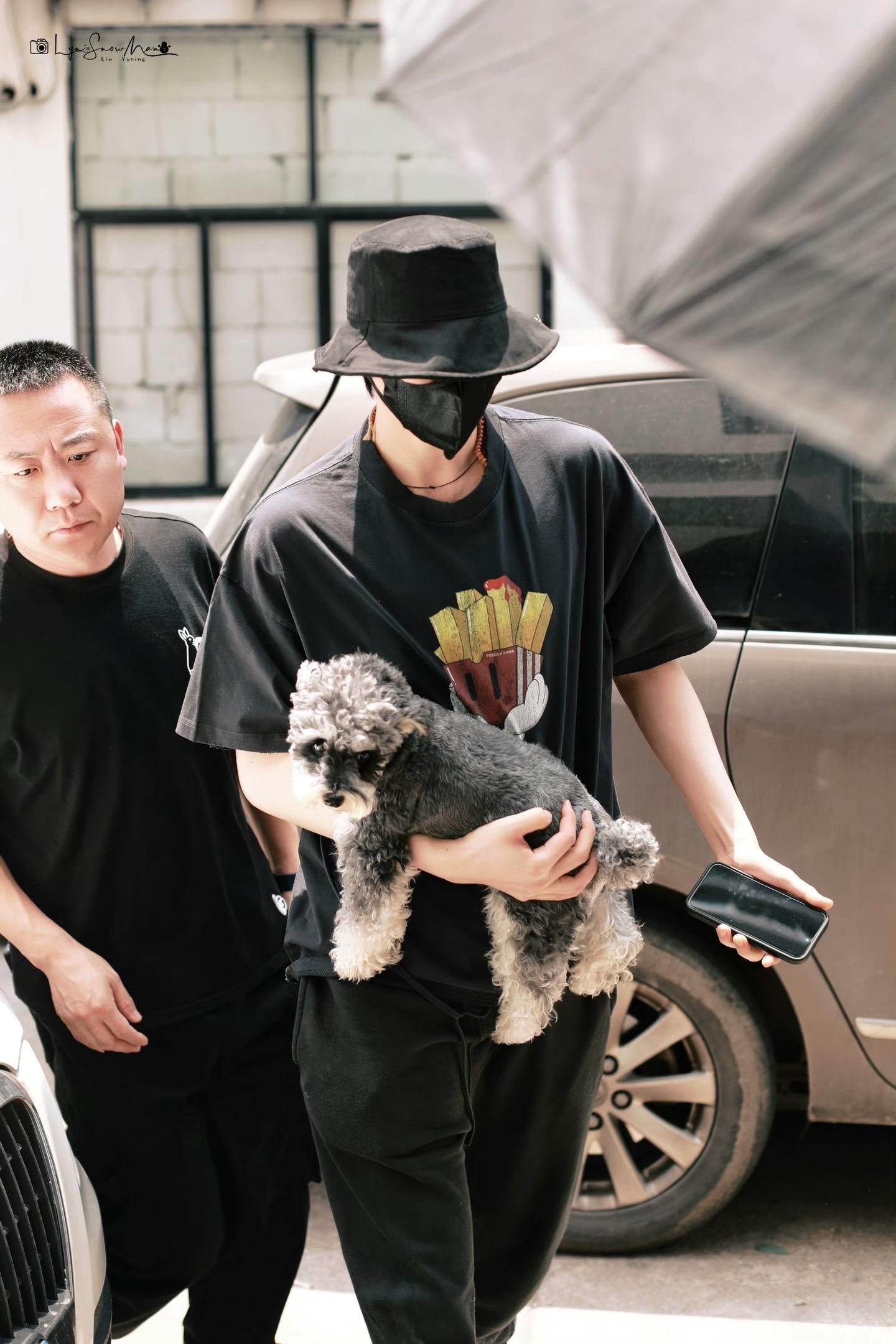 呆米又开始做宁哥的挂件了。好幸福刘宇宁摩登兄弟